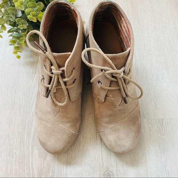 Toms Suede Desert Wedge Lace Up Booties Tan Sz 8 - Picture 4 of 11